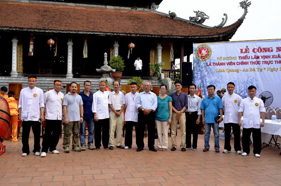 Võ Đường Chụp Ảnh Lưu Niệm Với Lão Võ Sư Nguyển Ngọc Nội Cùng Các Võ Sư Huấn Luyện Viên Võ Đường VNVXNGQ